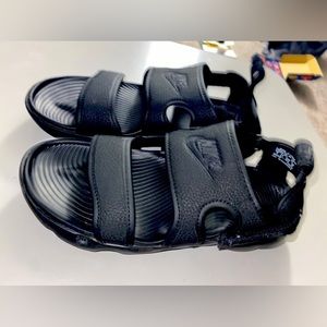 Women’s Nike Sandals - Size 8